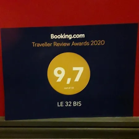Le 32 Bis